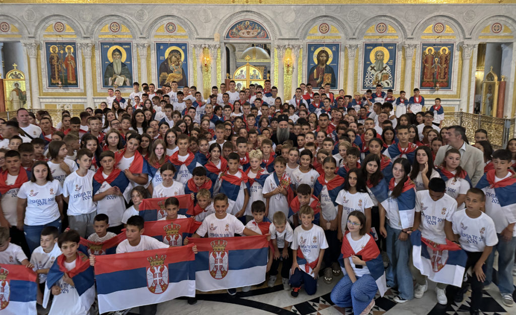 Патријарх српски Порфирије угостио младе спортисте у храму Светог Саве