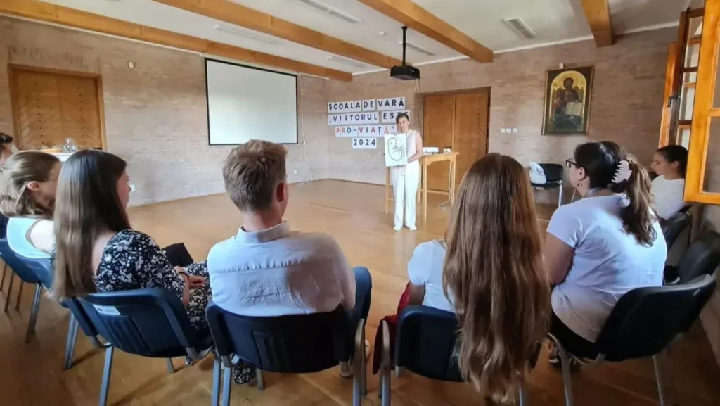 Liceeni din patru județe ale țării participă la școala de vară pro-viață de la Mănăstirea Coșula
