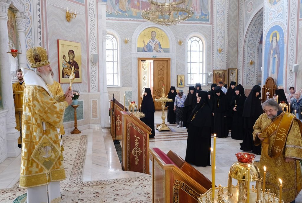 Председатель Синодального отдела по монастырям и монашеству передал настоятельнице Покровского Хотькова монастыря Патриаршее поздравление по случаю дня тезоименитства