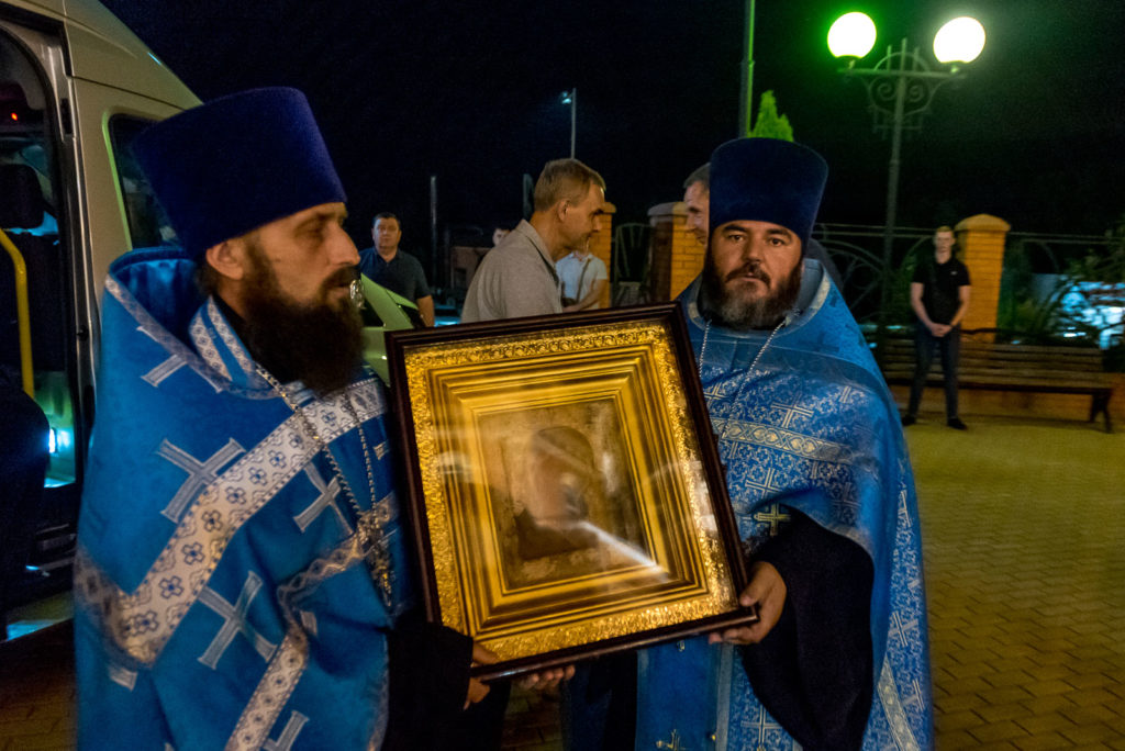 Древний чудотворный образ Божией Матери начал свой путь по Святому Белогорью с многострадального Шебекино