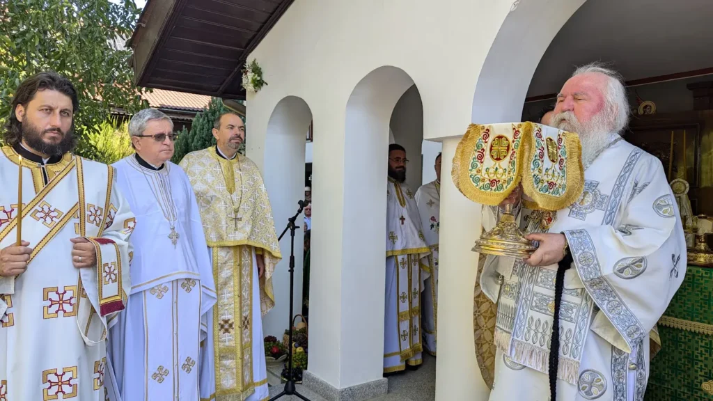 O veche mănăstire din Banat și-a serbat hramul: Să-i facem lui Hristos colibă în inima noastră, a spus Mitropolitul Ioan