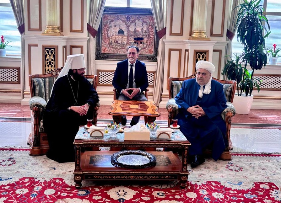 Ο Πατριάρχης Μόσχας παρασημοφορεί τον ηγέτη των μουσουλμάνων του Καυκάσου