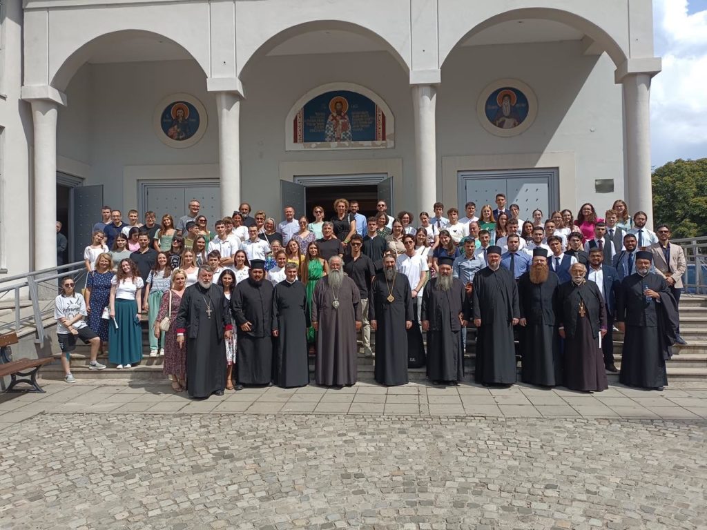 Ο Μητροπολίτης Κίτρους Γεώργιος με νέους από την Κατερίνη στη Σερβία