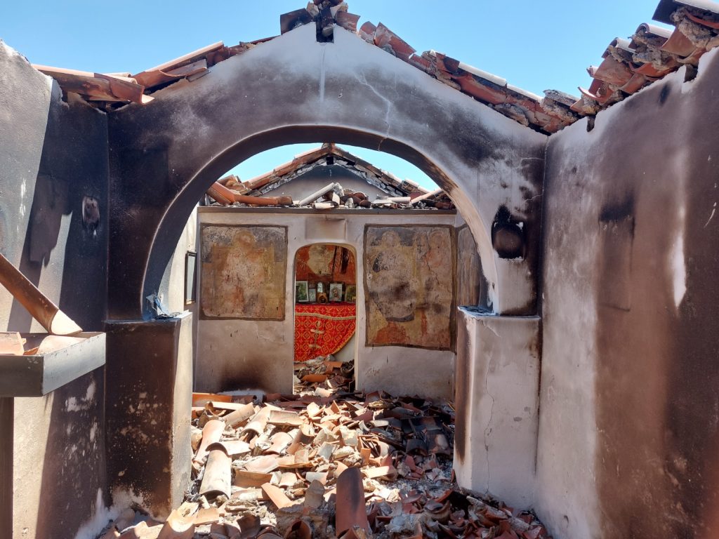 Σοβαρές ζημιές σε ναούς έδειξαν οι αυτοψίες στους πυρόπληκτους δήμους της Βορειοανατολικής Αττικής