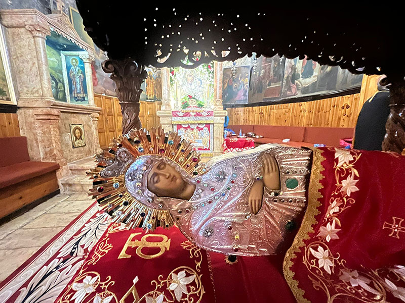 Με ευχή την ενίσχυση των Χριστιανών στις ποικίλες δοκιμασίες τα Εγκώμια στο Θεομητορικό Μνήμα στη Γεσθημανή (ΒΙΝΤΕΟ&ΦΩΤΟ)