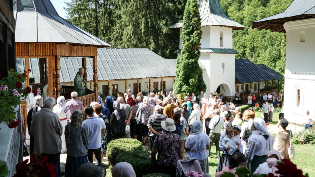 Sfântul zugrav care a pictat zeci de biserici a fost serbat la Mănăstirea Robaia