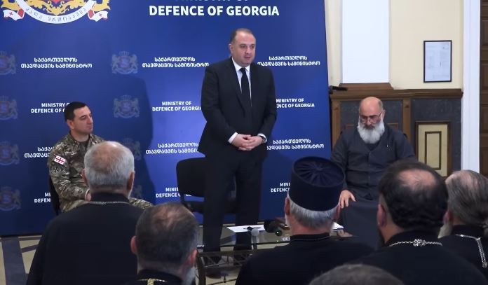 საქართველოს მართლმადიდებელი ეკლესიის კაპელანები თავდაცვის მინისტრს, ირაკლი ჩიქოვანს შეხვდნენ