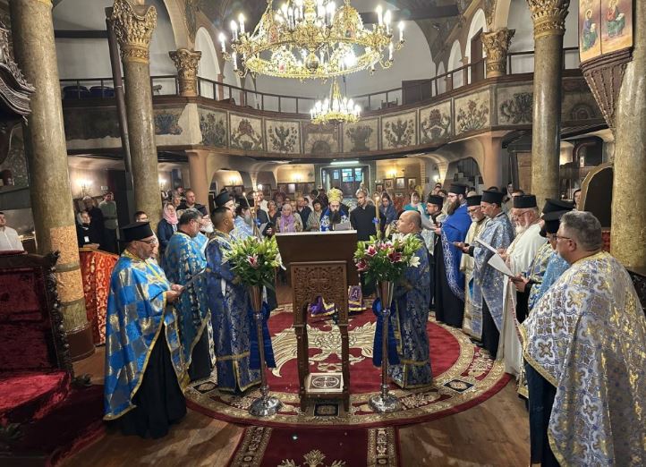 Молебен канон на Пресвета Богородица в Сливен