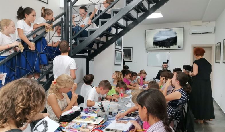 Сусрет деце са хиландарским монасима у Чачку