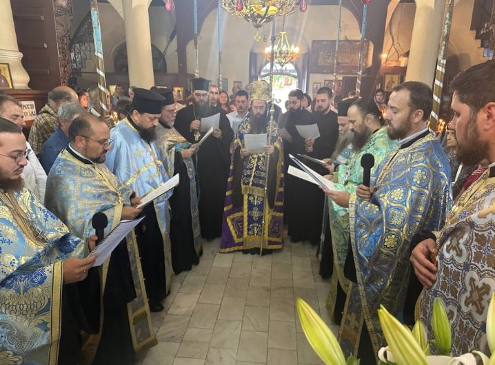 Молебен канон на Пресвета Богородица в град Карнобат