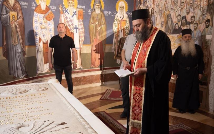 Игуман хиландарски посјетио подгорички Саборни храм и одслужио помен Митрополиту Амфилохију