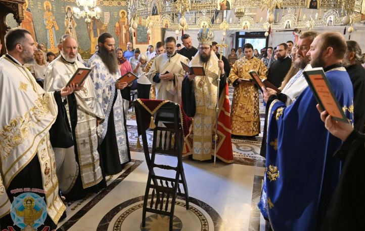 Архиерейска вечерня и молебен канон в семинарския храм „Св. Йоан Рилски“