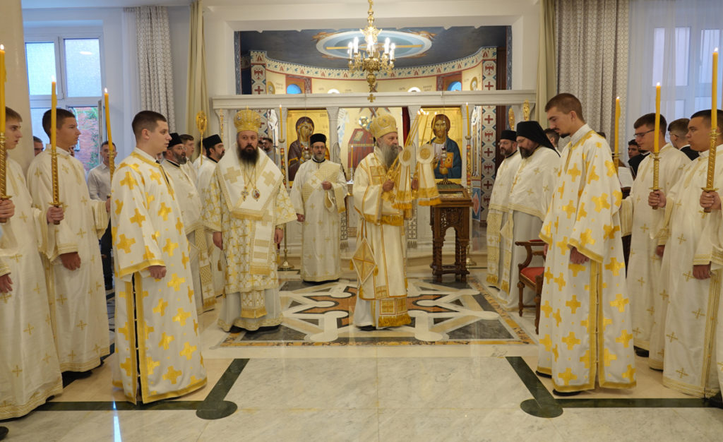Патријарх Порфирије благословио почетак школске године и обишао обновљени интернат Богословије Светог Саве