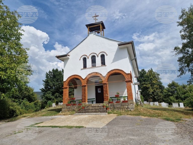 Храмът „Свети Дух“ в троянското село Белиш бе обновен