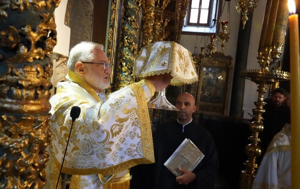 رسامة الشماس كالينيكوس كاهناً مستحق