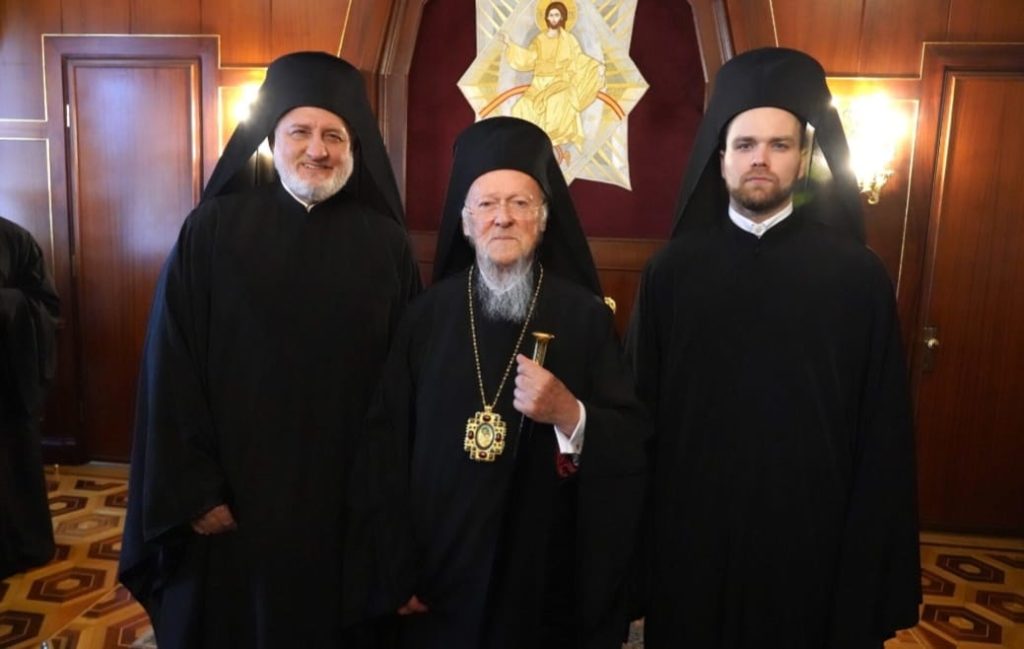 رسامة الشماس كالينيكوس كاهناً مستحق