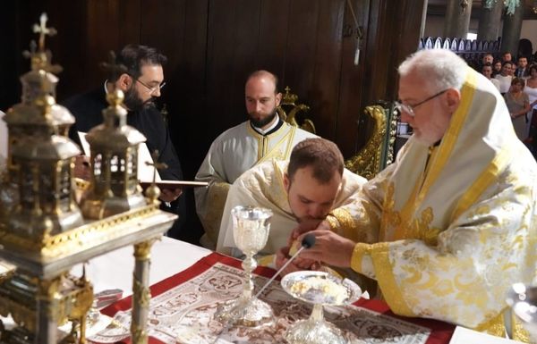 رسامة الشماس كالينيكوس كاهناً مستحق