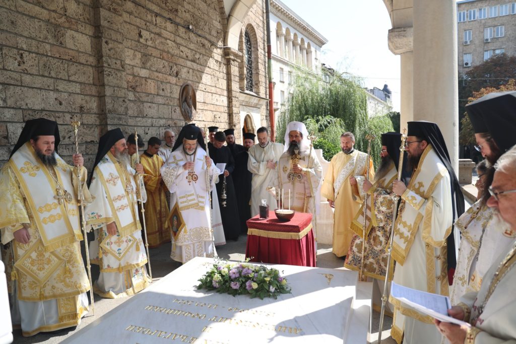 Заупокойна света литургия и панихида по повод изпълването на шест месеца от кончината на Българския патриарх Неофит
