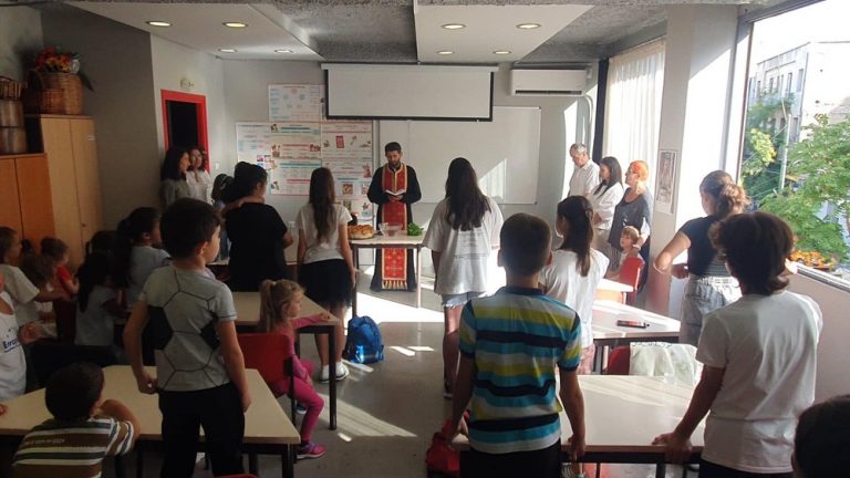 Водосвет за новата учебна година бе отслужен в Българското неделно училище „Св. св. Кирил и Методий“ в Атина