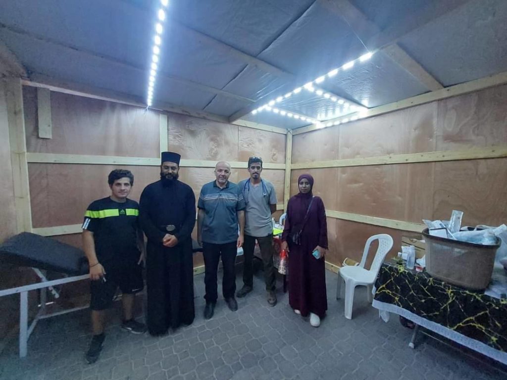 كنيسةُ القدّيسِ بورفيريوس تقيمُ مركزًا طبّيًّا في غزّة