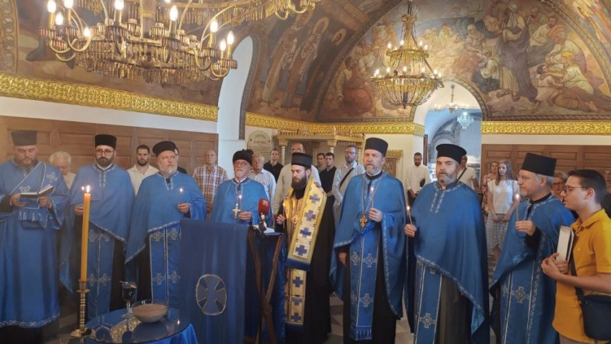 Епископ Петар служио парастос академику Владети Јеротићу (ФОТО)