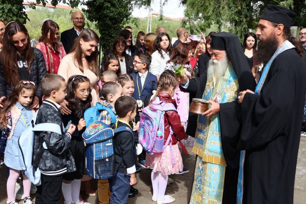 Първи учебен ден в новата сграда на ЧОУ „Св. Седмочисленици“ – Ловеч