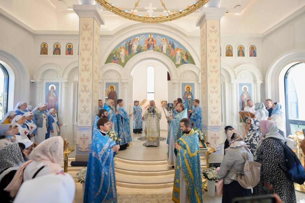 Митрополит Кирилл освятил храм в честь иконы Божией Матери «Целительница» на территории ДРКБ