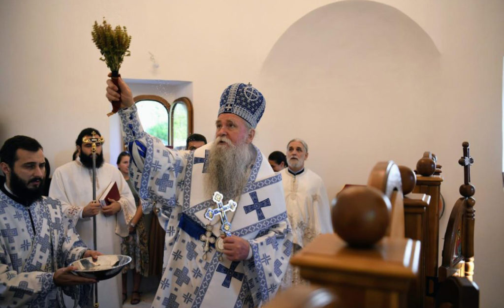 Митрополит Јоаникије у Доњем Загарачу освештао цркву Рођења Пресвете Богородице