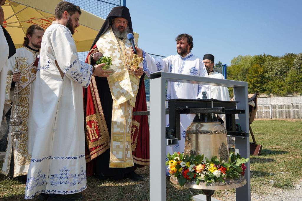 Ο Επίσκοπος Βαλιέβου καθαγίασε τις καμπάνες στο ναό των φυλακών στο Βάλιεβο