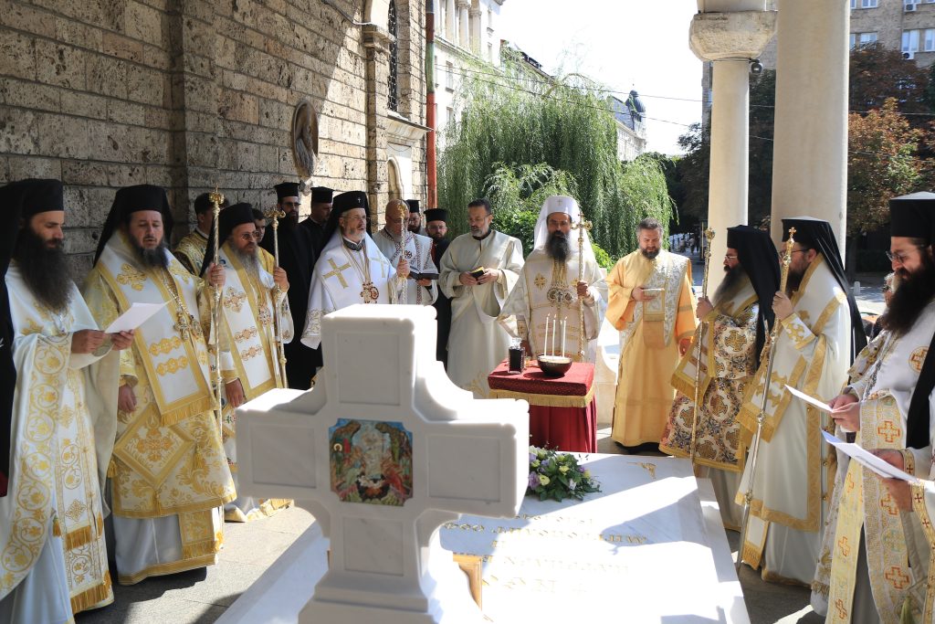 Настоятель Подворья Русской Православной Церкви в Софии принял участие в Божественной литургии и панихиде в кафедральном соборе Софийской митрополии