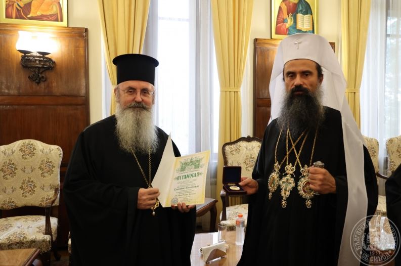 Η Εκκλησία της Βουλγαρίας παρασημοφόρησε τον Μητροπολίτη Περιστερίου Γρηγόριο