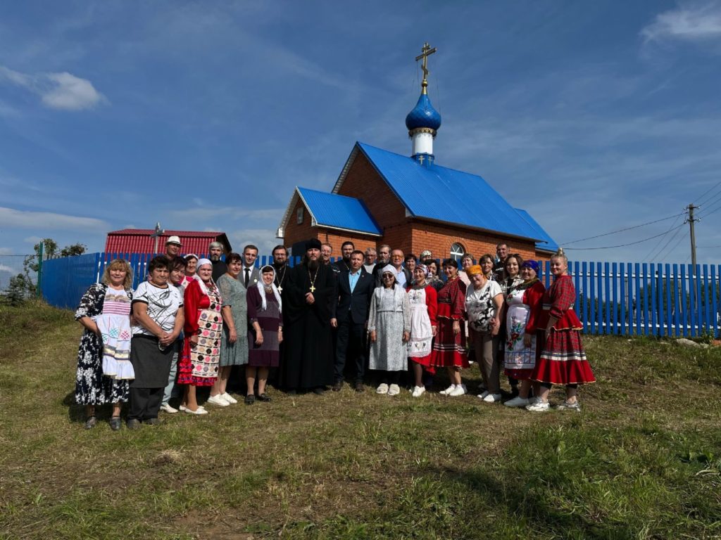 В Троицком приходе села Субаш молитвенно отметили 10-летие со дня освящения храма