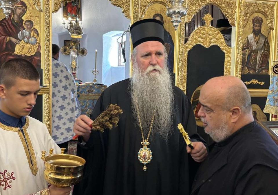 Молебан у Цетињском манастиру: Да нова школска година буде Богом благословена