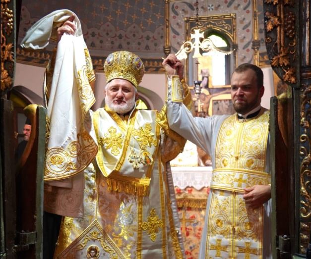 رسامة الشماس كالينيكوس كاهناً مستحق