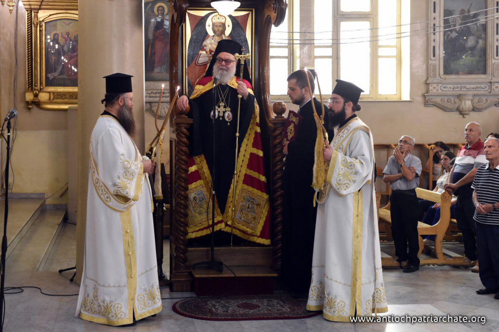 القداس الإلهي في كنيسة الصليب الكريم المحيي