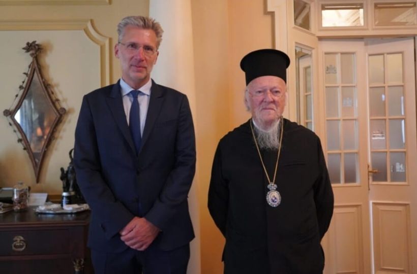 الكلي القداسة يستقبل معالي وزير الدولة اليوناني أكيس سكيرتسوس