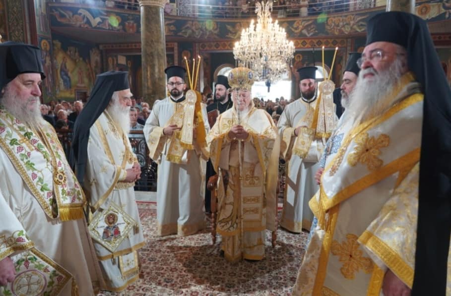 ‎القداس الإلهي كنيسة القديسة فوتين مطرانية نيا سميرنا