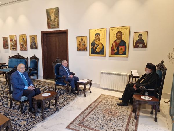 استقبل سيادة متروبوليت بيروت وتوابعها المطران الياس عوده الوزير السابق فارس بويز