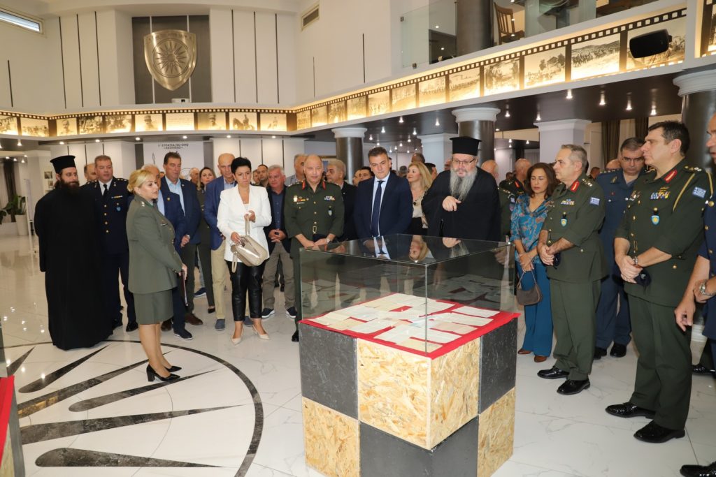 Ο Μητροπολίτης Λαρίσης στα Εγκαίνια Έκθεσης «Ατελώς από το Μέτωπο»