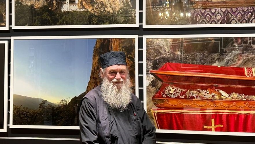 МОНАХ КИР ДАМЈАН: ПРОЗОР У ВЈЕЧНОСТ – изложба фотографија манастира Острог