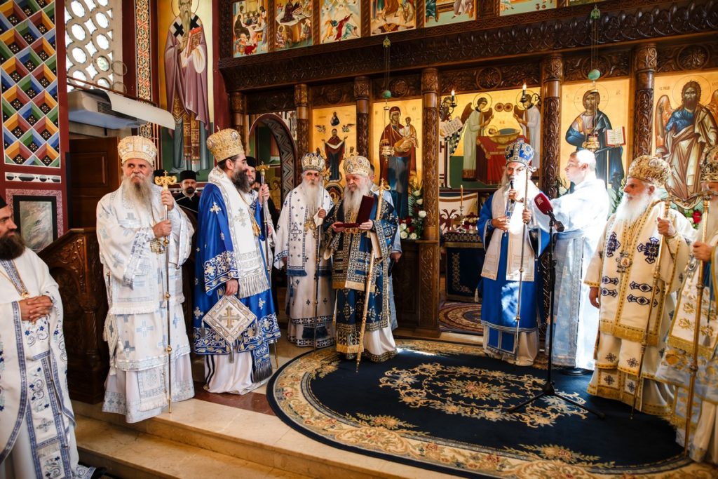 Патријарх Порфирије и архиепископ Стефан богослужили у Покровском манастиру у Ђунису