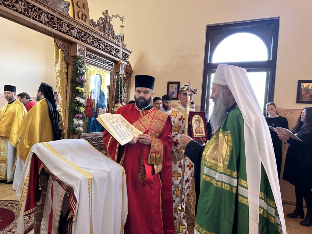 Патријарх Порфирије освештао капелу Светог Арсенија Сремца у Карловачкој богословији