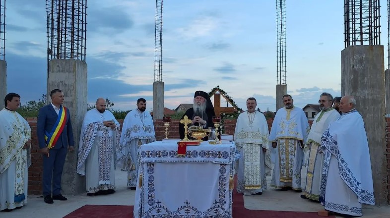 Ο Αρχιεπίσκοπος Τιμισοάρας και Μητροπολίτης Βανάτου έθεσε θεμέλιο λίθο σε νέα εκκλησία