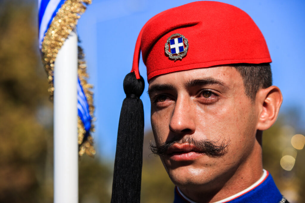 Το δάκρυ του Εύζωνα στην παρέλαση της Θεσσαλονίκης – Σε κλίμα εθνικής υπερηφάνειας τιμήθηκε η Επέτειος της 28ης Οκτωβρίου (ΦΩΤΟ+ΒΙΝΤΕΟ)