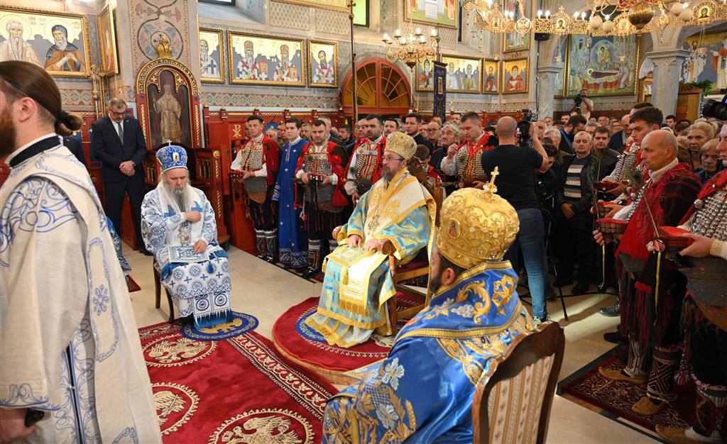 Архијереји Фотије, Герисам, Херувим и Јеротеј освештли иконе у Саборном храму у Тузли