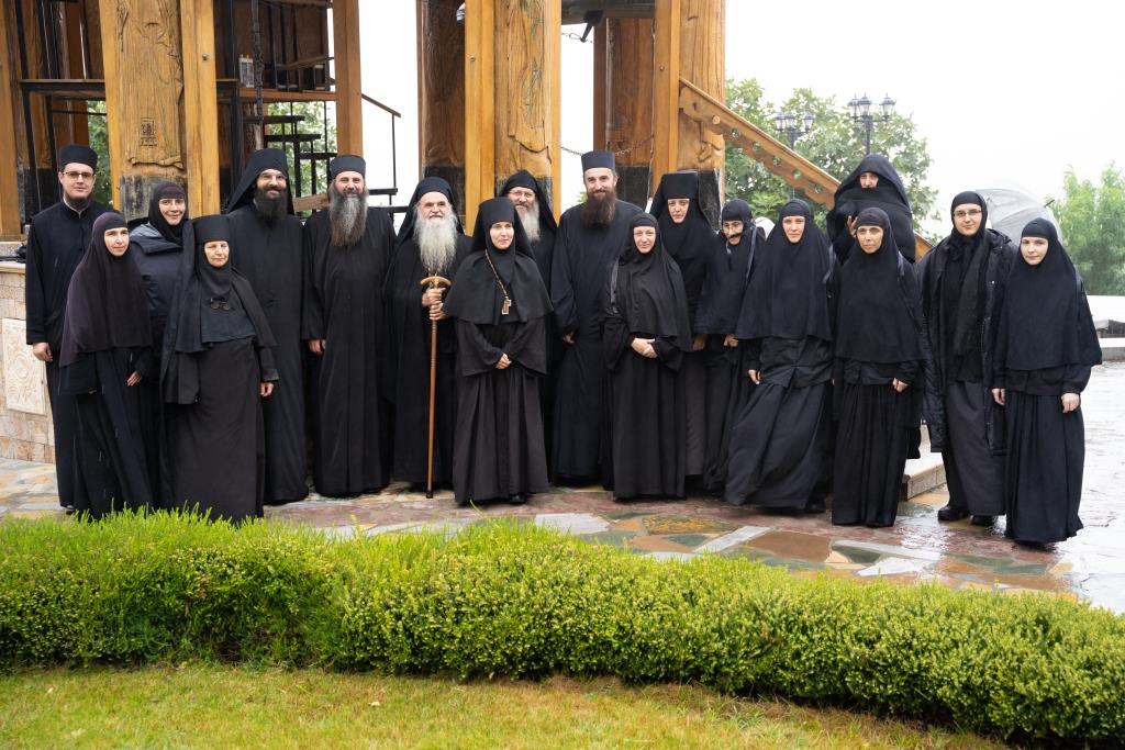 Нове монахиње у манастиру Покрова Пресвете Богородице у Лешју