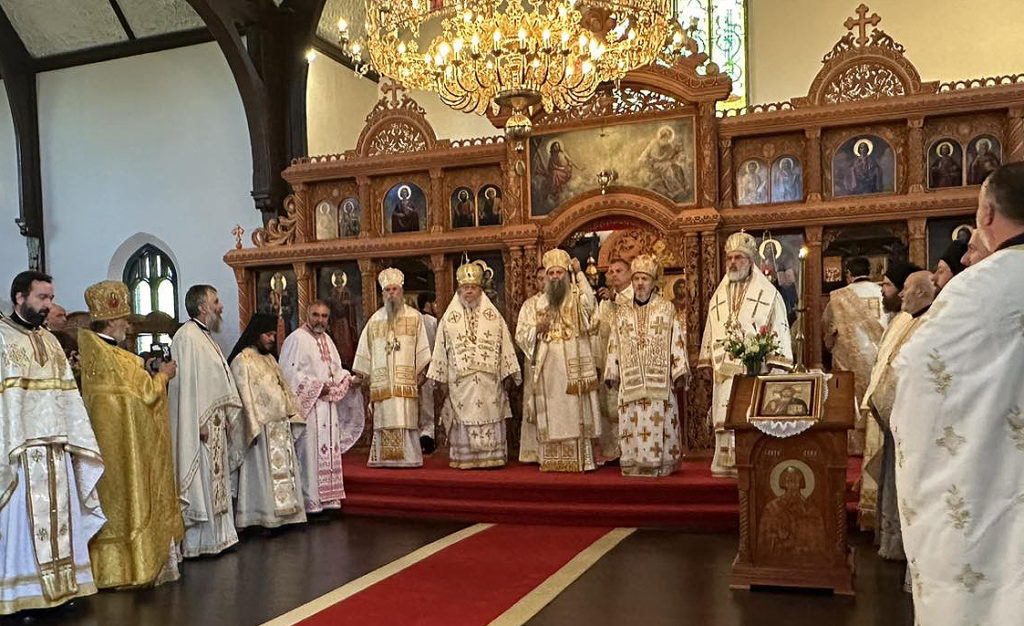 Патријарх Порфирије служио свету Литургију у цркви Свете Тројице у Монтреалу
