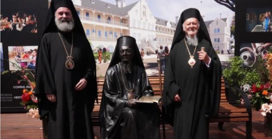 نصب للبطريرك المسكوني من قبل إسقف خورا إسقف