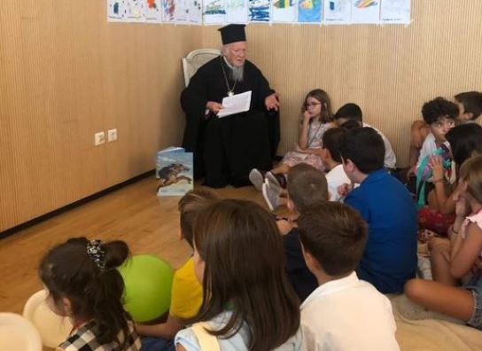 ‎الكلي القداسة يلتقي عدد من الاطفال