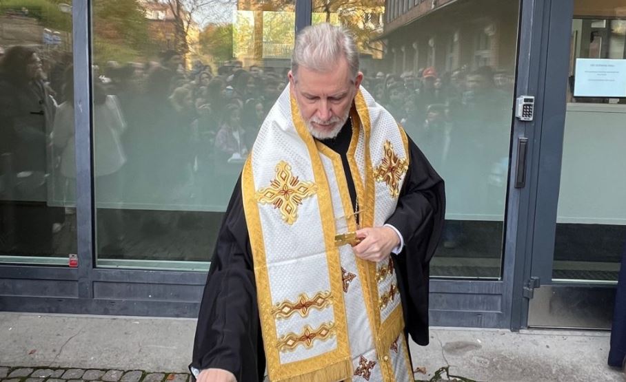 Metropolitan of Sweden blessed students and teachers at the Greek School of Stockholm